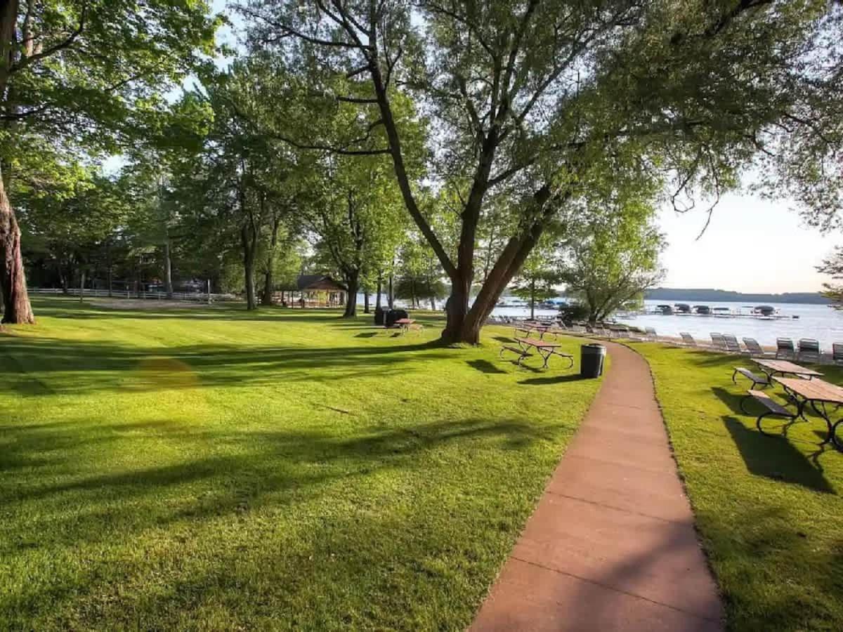 Top Floor Luxury, Sauna, Private Pool, Lake Bellaire Beach, 5 Beds, 4 Full Bath 外观 照片