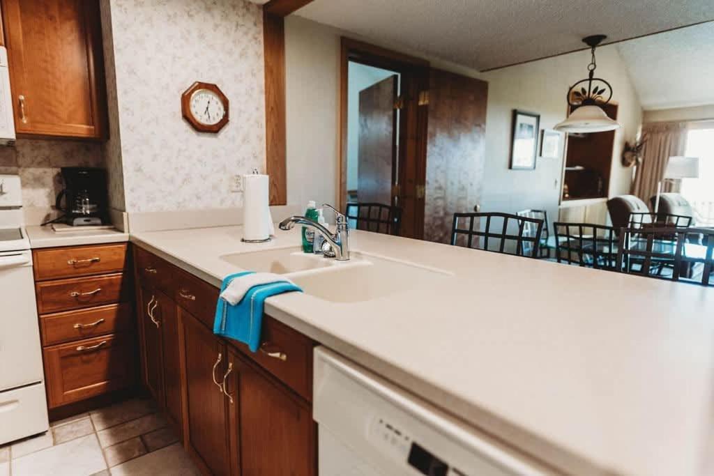 Top Floor Luxury, Sauna, Private Pool, Lake Bellaire Beach, 5 Beds, 4 Full Bath 外观 照片