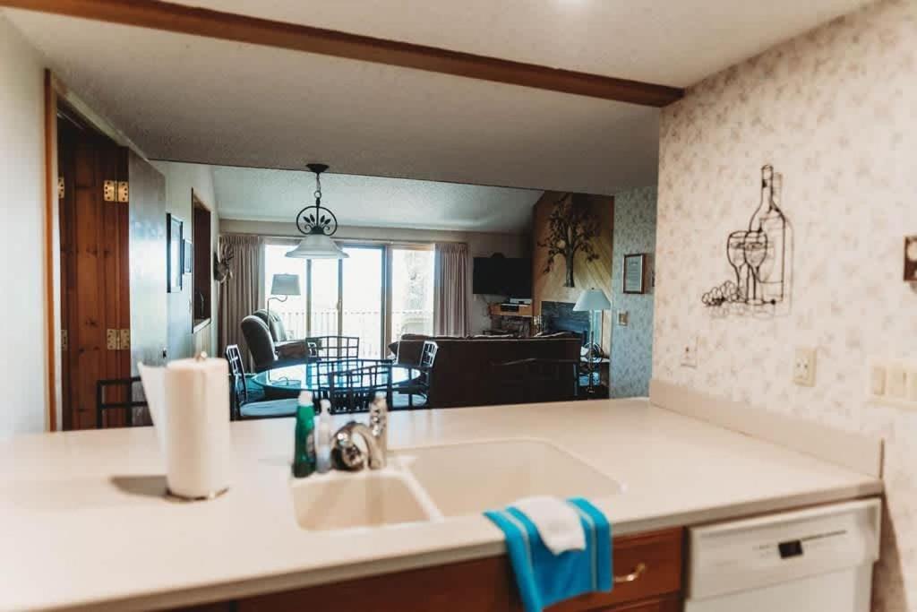 Top Floor Luxury, Sauna, Private Pool, Lake Bellaire Beach, 5 Beds, 4 Full Bath 外观 照片