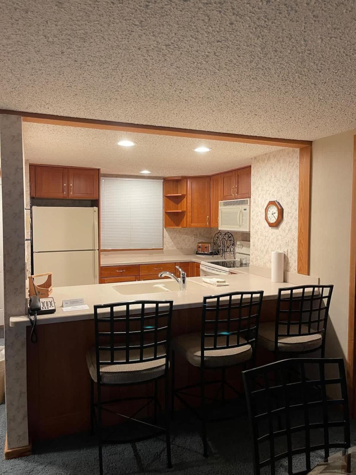 Top Floor Luxury, Sauna, Private Pool, Lake Bellaire Beach, 5 Beds, 4 Full Bath 外观 照片