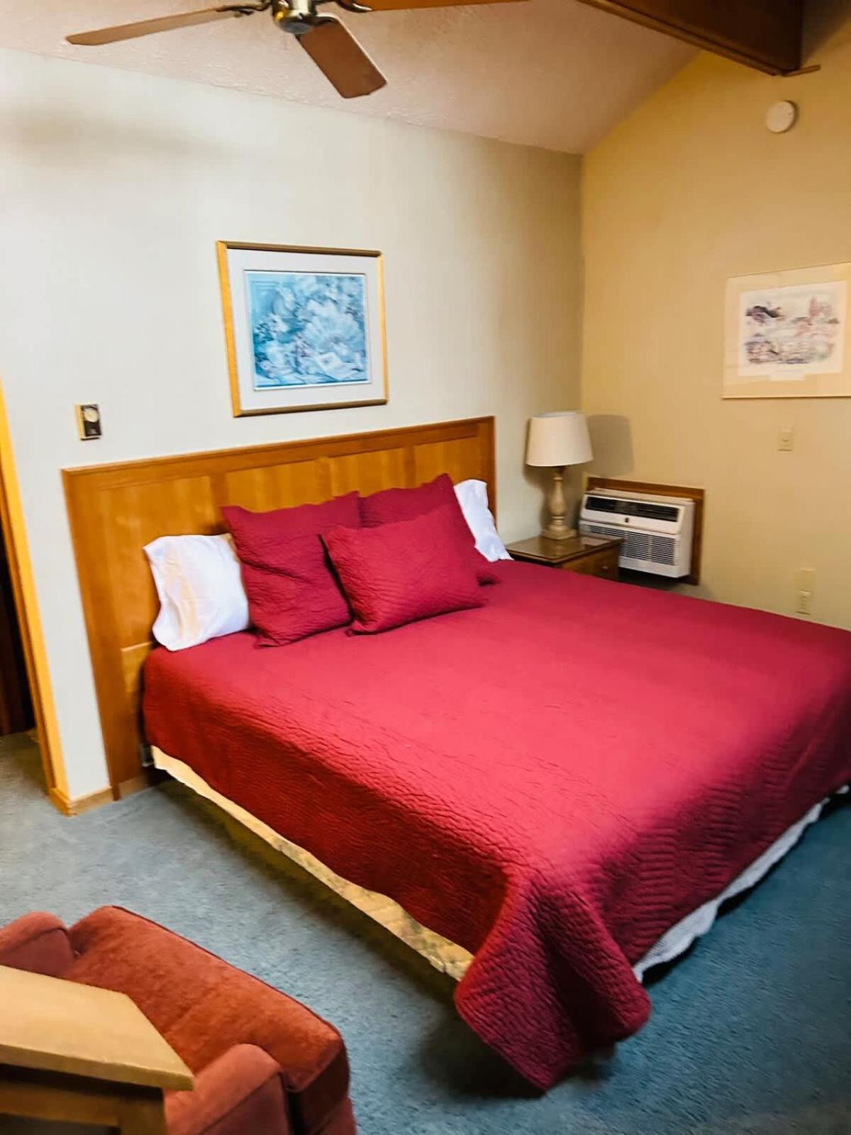 Top Floor Luxury, Sauna, Private Pool, Lake Bellaire Beach, 5 Beds, 4 Full Bath 外观 照片