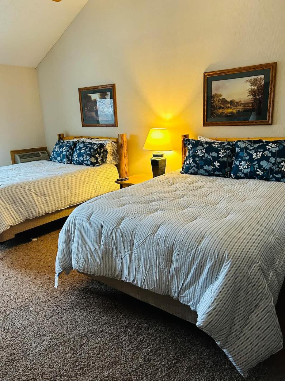 Top Floor Luxury, Sauna, Private Pool, Lake Bellaire Beach, 5 Beds, 4 Full Bath 外观 照片